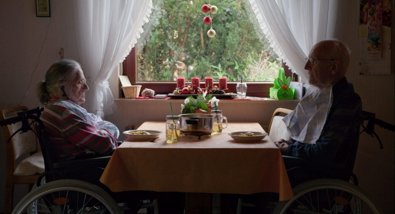 Dokumentarfilmdebüt “Zwischen uns Gott” – Rebecca Hirnreise